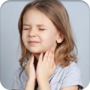 Mädchen mit Halsweh oder Halsschmerzen