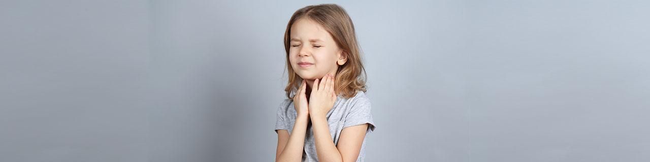 Kind mit Halsschmerzen